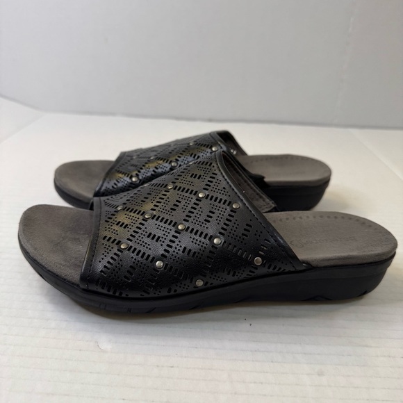 BareTraps Jaylyn Slide Sandal in Black Studs Comfort Shoe - Picture 4 of 8